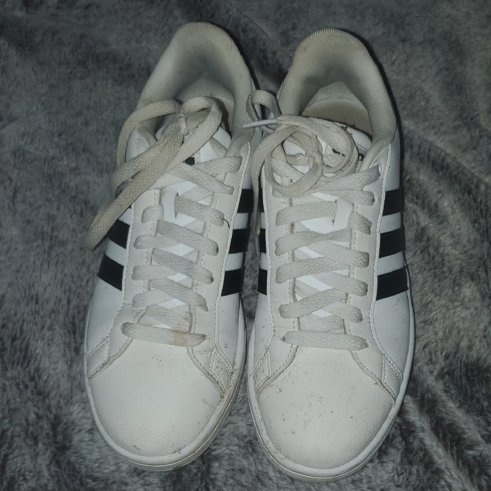 Adidas Womens White and Black Sneakers. GUC. Size 8.5.